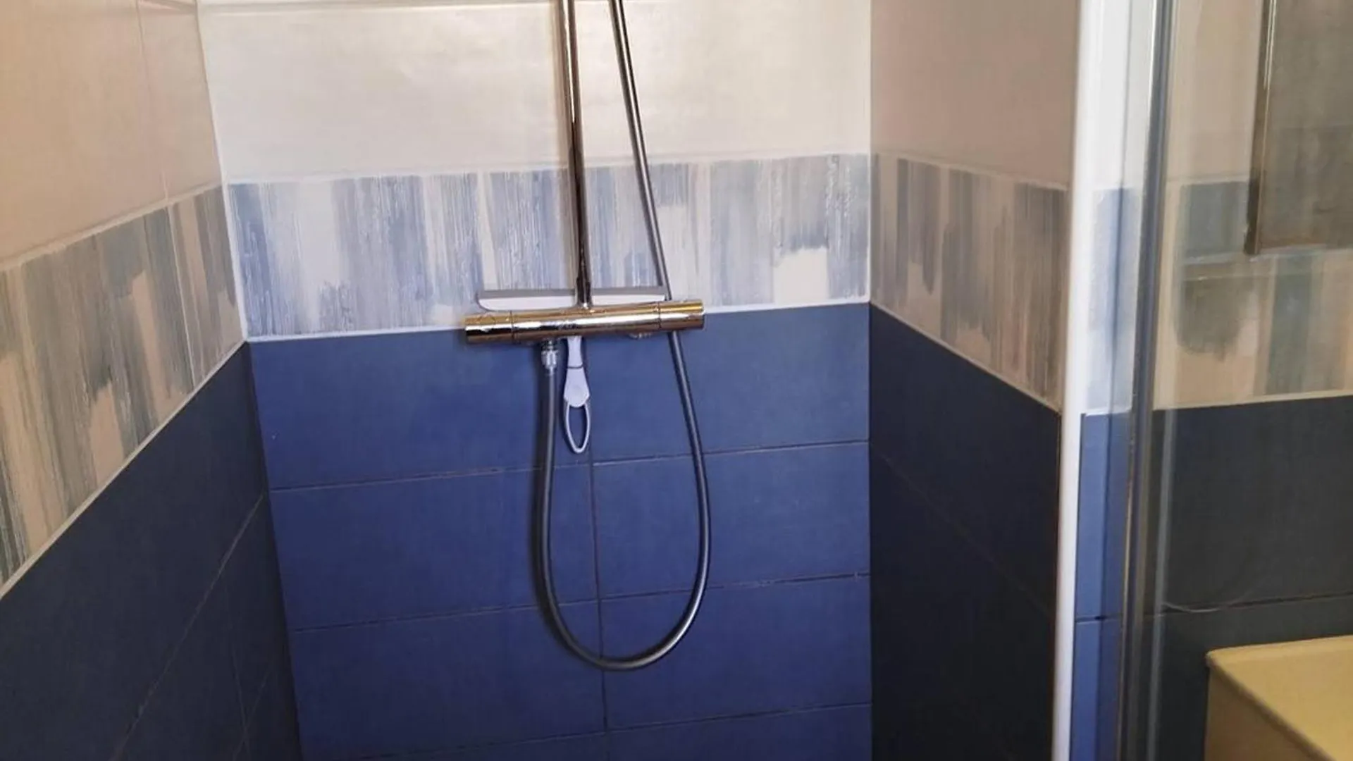 Apartment Studio Cabine Climatise Avec Piscine Et Parking A Bormes-Les-Mimosas - Fr-1-610-105