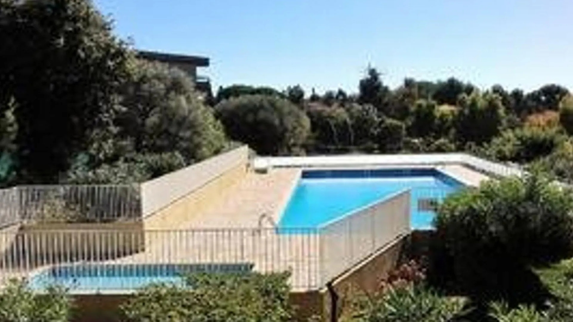 Studio Cabine Climatise Avec Piscine Et Parking A Bormes-Les-Mimosas - Fr-1-610-105 France