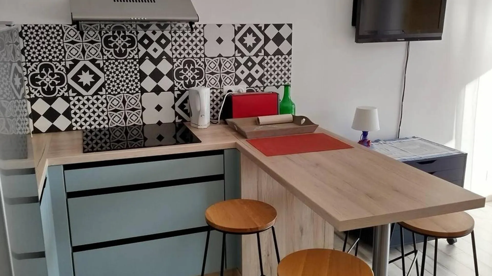 Studio Cabine Climatise Avec Piscine Et Parking A Bormes-Les-Mimosas - Fr-1-610-105 France