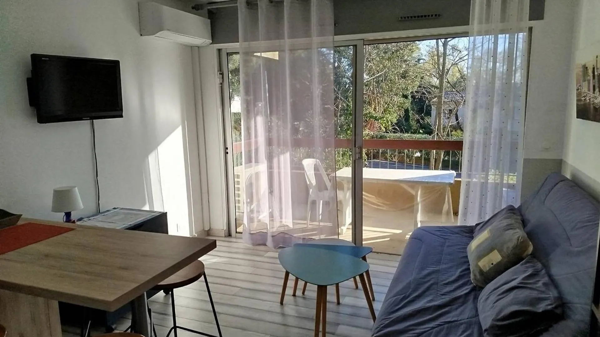 Studio Cabine Climatise Avec Piscine Et Parking A Bormes-Les-Mimosas - Fr-1-610-105 0*,  France