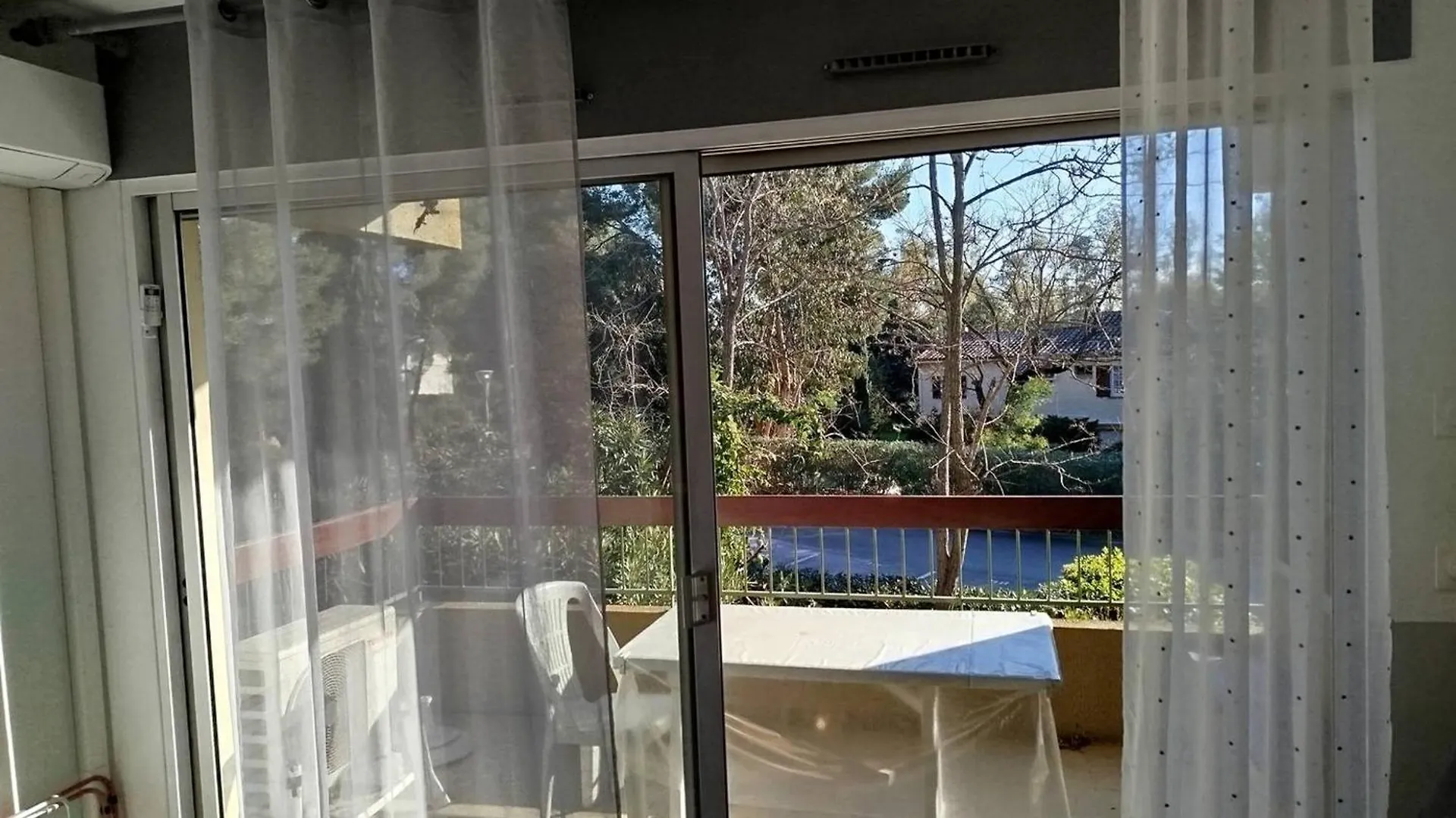 Studio Cabine Climatise Avec Piscine Et Parking A Bormes-Les-Mimosas - Fr-1-610-105 Apartment