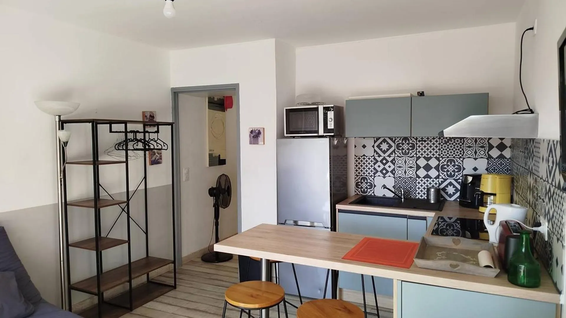Apartment Studio Cabine Climatise Avec Piscine Et Parking A Bormes-Les-Mimosas - Fr-1-610-105