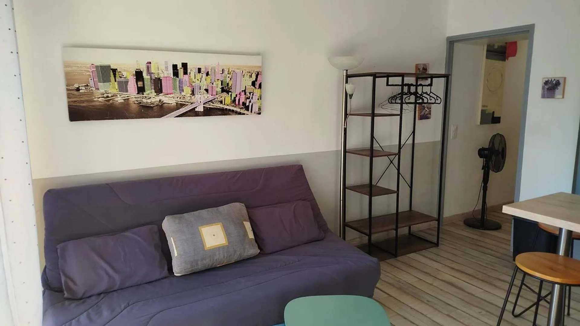 Studio Cabine Climatise Avec Piscine Et Parking A Bormes-Les-Mimosas - Fr-1-610-105